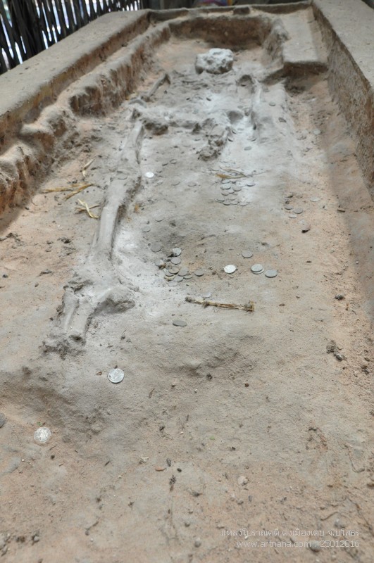 โครงกระดูกเด็กผู้ชาย ขุดค้นพบเมื่อปี พ.ศ. 2555 - 2556